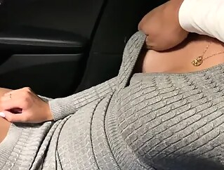 Blowjob in the car on the first date amateur brunette blowjob
